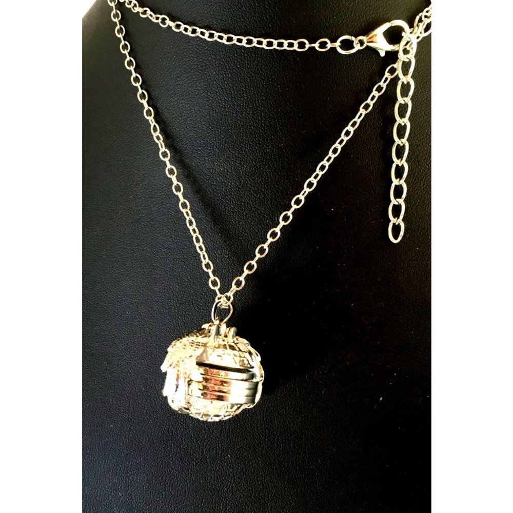 Expandable 4 Photo Locket Ball Pendant Necklace Secured by Angel Wings - Picture 4 of 6